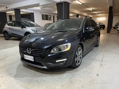 Usata Volvo V60 Ocean Race 190 CV (139 kW) 2015 Nero Station wagon