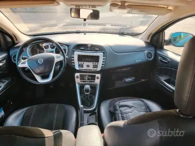 Usata Lancia Delta 120 CV (88 kW) 2010 Utilitaria