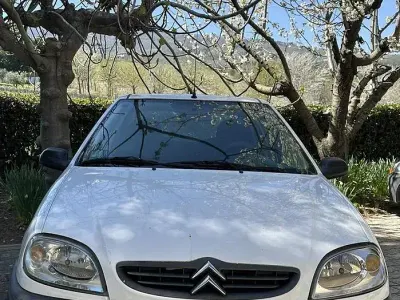Usata Citroën Saxo 57 CV (41 kW) 2002 Bianco Utilitaria