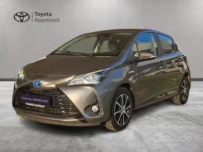 Usata Toyota Yaris Hybrid Active 100 CV (73 kW) 2019 Grigio Berlina