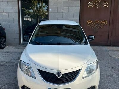 Usata Lancia Ypsilon S 95 CV (69 kW) 2019 Bianco pastello Utilitaria