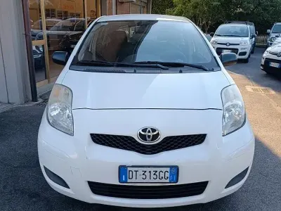 Usata Toyota Yaris Sol 69 CV (50 kW) 2009 Bianco Utilitaria