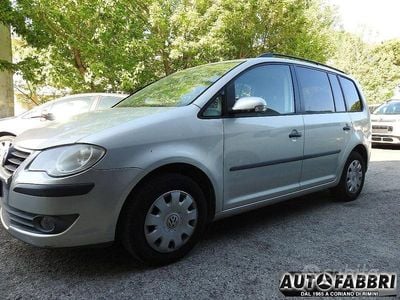 Begagnad VW Touran Trendline 109 HK (80 kW) 2008 Grå Minibuss