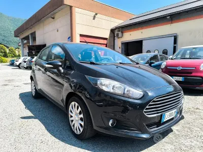 Usata Ford Fiesta 71 CV (52 kW) 2011 Blu Berlina