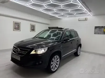 Usata VW Tiguan R-line 200 CV (147 kW) 2010 Nero SUV