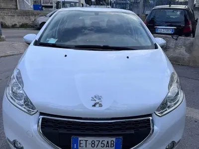 Occasion Peugeot 208 Allure 82 ch (60 kW) 2014 Blanc Citadine