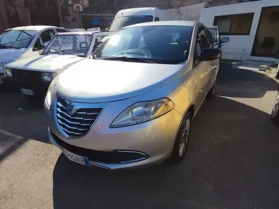 Usata Lancia Ypsilon Silver 69 CV (50 kW) 2014 Grigio Utilitaria
