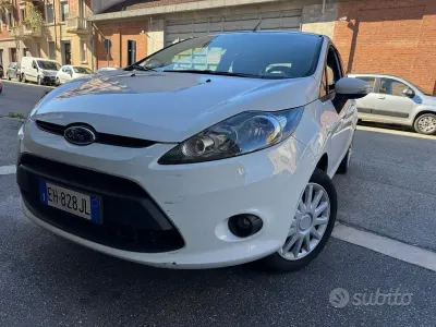 Gebraucht Ford Fiesta 82 PS (60 kW) 2011 Weiß Limousine