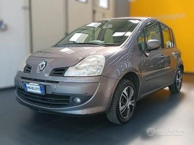 Usata Renault Modus Dynamique 75 CV (55 kW) 2009 Grigio Monovolume
