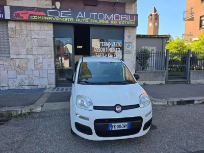 Usata Fiat Panda Lounge 69 CV (50 kW) 2017 Bianco Utilitaria