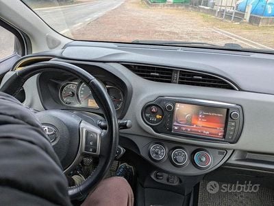 Bianco Usata 2016 Toyota Yaris Berlina | 6900 € (Buon prezzo)