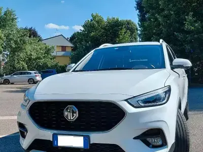 Usata MG ZS Luxury 111 CV (81 kW) 2022 Bianco SUV