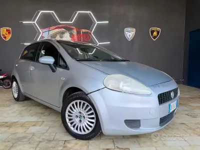 Usado Fiat Grande Punto Active 65 HP (47 kW) 2006 Cinzento Citadino