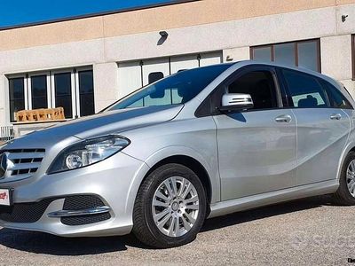 Begagnad Mercedes B200 Executive 156 HK (114 kW) 2014 Grå Minibuss