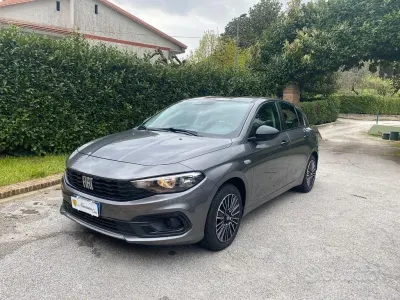 Usata Fiat Tipo 101 CV (74 kW) 2023 Grigio scuro metallizzato Berlina