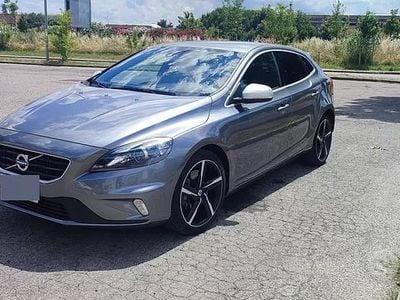 Usata Volvo V40 150 CV (110 kW) 2016 Grigio Berlina