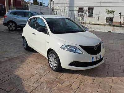 Usata Lancia Ypsilon 69 CV (50 kW) 2019 Bianco Utilitaria