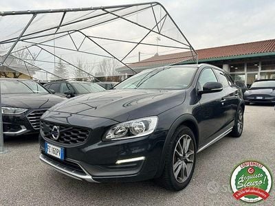 Usata Volvo V60 CC Momentum 150 CV (110 kW) 2016 Grigio Station wagon