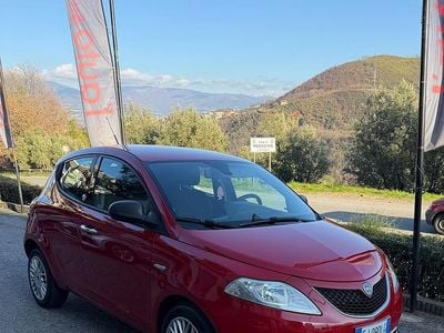 Usata Lancia Ypsilon 69 CV (50 kW) 2017 Rosso Utilitaria