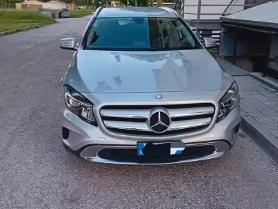Usata Mercedes GLA200 136 CV (100 kW) 2014 Grigio SUV