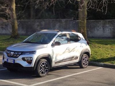 Usata Dacia Spring Comfort Plus 19 kW (26 CV) 2022 Argento Utilitaria