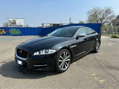 Usata Jaguar XJ Premium Luxury 275 CV (202 kW) 2015 Nero Berlina