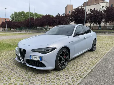 Usata Alfa Romeo Giulia Competizione 211 CV (155 kW) 2023 Grigio Berlina
