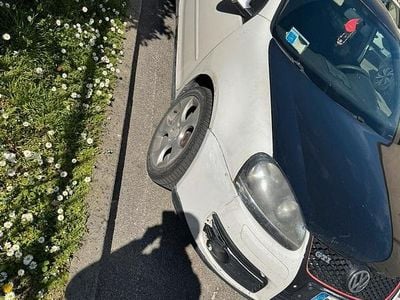 Usado VW Golf IV 105 CV (77 kW) 2006 Blanco Berlina
