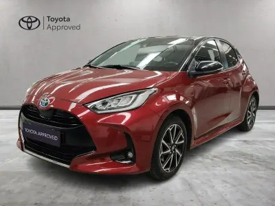 Usata Toyota Yaris Hybrid Style 92 CV (67 kW) 2021 Bordeaux sansovino Berlina