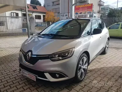 Usado Renault Scénic IV 110 CV (80 kW) 2018 Gris Monovolumen