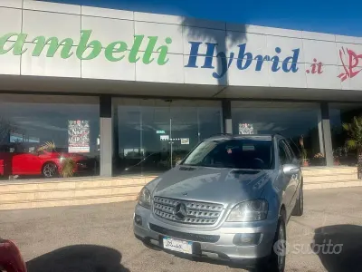 Usata Mercedes ML320 224 CV (164 kW) 2007 Grigio SUV