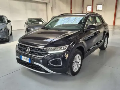 Usata VW T-Roc 150 CV (110 kW) 2024 Nero SUV