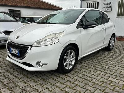 Usata Peugeot 208 Allure 68 CV (50 kW) 2013 Bianco Utilitaria