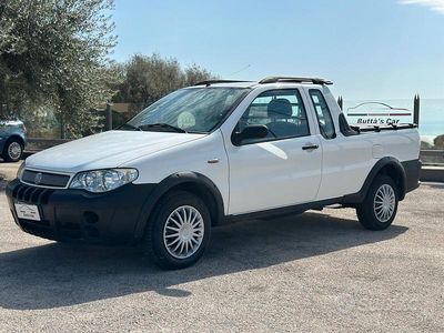 Usata Fiat Strada 84 CV (61 kW) 2010 Bianco Pick-up