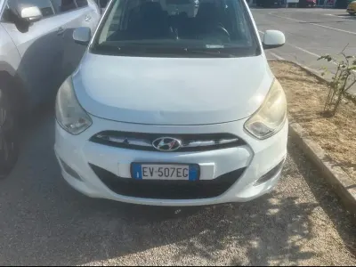 Usata Hyundai i10 69 CV (50 kW) 2014 Bianco Utilitaria
