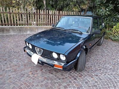 Usata Alfa Romeo Alfetta Quadrifoglio 130 CV (95 kW) 1984 Blu Berlina