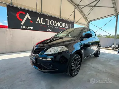 Usata Lancia Ypsilon Gold 69 CV (50 kW) 2018 Nero Utilitaria