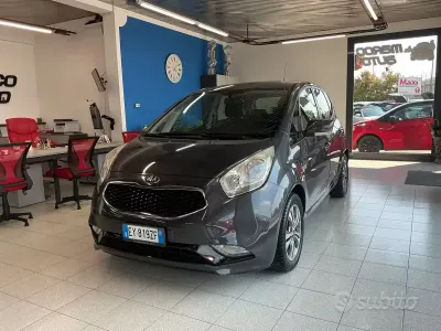 Usata Kia Venga 90 CV (66 kW) 2015 Grigio Utilitaria