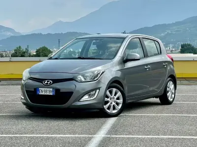 Usata Hyundai i20 Edition 85 CV (62 kW) 2013 Grigio Utilitaria