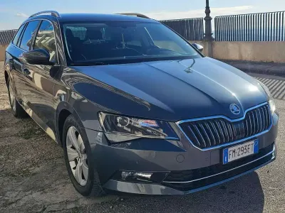 Usata Skoda Superb Executive 190 CV (139 kW) 2017 Grigio Station wagon