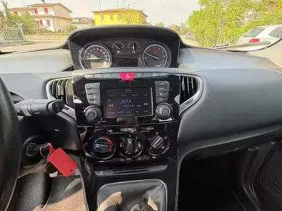 Gebraucht Lancia Ypsilon Gold 69 PS (50 kW) 2016 Weiß Kleinwagen