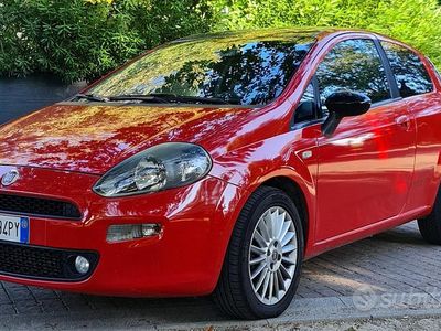 Usata Fiat Punto 85 CV (62 kW) 2012 Rosso Utilitaria