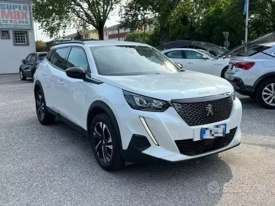 Usata Peugeot 2008 Allure 110 CV (80 kW) 2022 Bianco metallizzato SUV