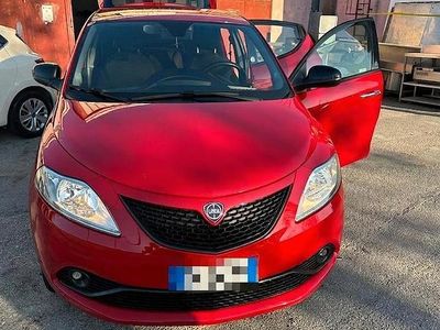 Begagnad Lancia Ypsilon 85 HK (62 kW) 2018 Röd Halvkombi
