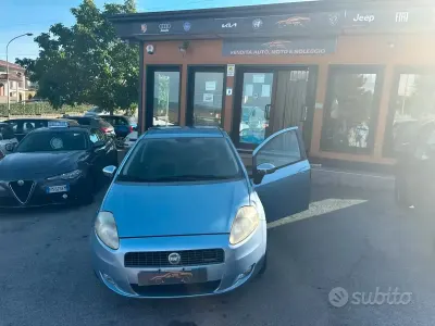 Usata Fiat Grande Punto Dynamic 90 CV (66 kW) 2007 Bluazzurro Utilitaria