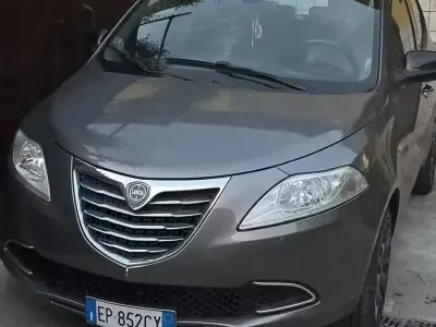 Usata Lancia Ypsilon 69 CV (50 kW) 2013 Grigio Utilitaria