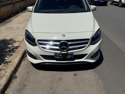 Usata Mercedes B180 116 CV (85 kW) 2017 Bianco Monovolume