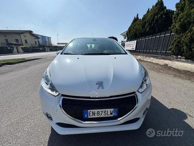 Usata Peugeot 208 Active 92 CV (67 kW) 2012 Bianco Utilitaria