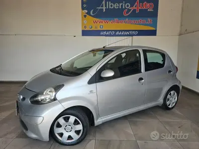 Usata Toyota Aygo 68 CV (50 kW) 2006 Grigio Utilitaria