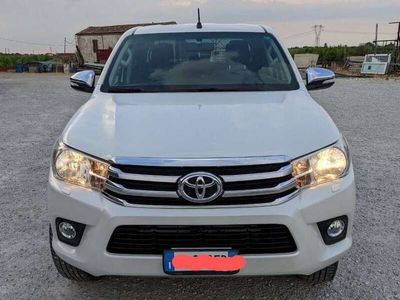 usata Toyota HiLux Hilux2.4 d-4d double cab Lounge 4wd auto